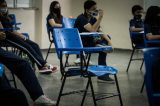 Decreto diz que pais não podem culpar escola se alunos pegarem Covid-19
