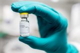 Especialistas reforçam que suspensão de testes da vacina não é motivo para medo