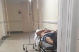 Paciente passa quase 24 horas abandonado em corredor do Hospital Regional