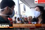 Repórter é empurrada e briga com funcionário da Caixa: “Não pode fazer isso” Repórter é empurrada e briga com funcionário da Caixa: “Não pode fazer isso”