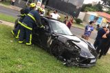 Motorista de Porsche causa grave acidente e quase apanha; veja o vídeo