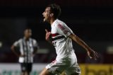 São Paulo vence Atlético por 3 a 0 e amplia vantagem na liderança do Brasileirão