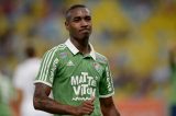 Gerson vai a delegacia prestar depoimento por injúria racial; veja os relatos