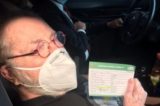 Aos 83 anos, Jô Soares é vacinado contra a Covid-19