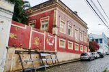 Vergonha: Em Olinda, muro do consulado uruguaio pode desmoronar a qualquer momento Vergonha: Em Olinda, muro do consulado uruguaio pode desmoronar a qualquer momento