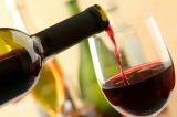 Cientistas sugerem que tanino do vinho pode ajudar a reduzir infecção por covid