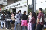 Desemprego bate recorde e chega a 14,2% no trimestre encerrado em janeiro