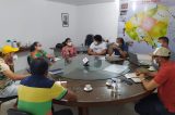 Prefeito Marcos Lobo participa de reunião com professores e gerência da CEF