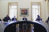 Atividades não essenciais estão proibidas das 20h às 5h durante a semana em todo o Estado