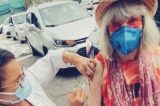 ‘Xó, negacionistas’, afirma Rita Lee, vacinada nesta sexta-feira