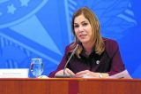 Randolfe roda áudio grotesco de Mayra sobre pênis na porta da Fiocruz e capitã cloroquina diz que fez ‘constatação’ (vídeo)
