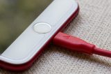 Homem enforca e tenta matar filha após briga por carregador de celular