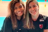 Com direito a fã clube, jogadoras do Flamengo formam casal queridinho do vôlei