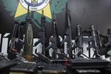 Tráfico do Jacarezinho atira com munição das Forças Armadas e de polícias Tráfico do Jacarezinho atira com munição das Forças Armadas e de polícias