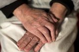 Quanto mais idoso e menos escolaridade, maior o risco de demência, diz estudo