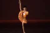 Sucesso na web, bailarina sem braços é destaque da nova geração do balé