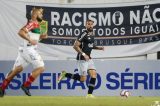 Vasco respira na Série B ao vencer o Brusque em jogo marcado por erros graves da arbitragem