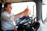 Bolsonaro anuncia apoio para 750 mil caminhoneiros comprarem diesel