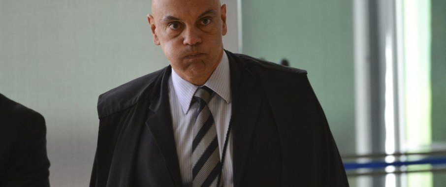 Em minutos, Moraes nega recurso da AGU e reitera que Bolsonaro deve depor pessoalmente à PF