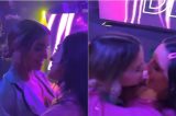 Após levar fora na Farofa da Gkay, atriz consegue beijo de ex-BBB na festa de Virgínia; veja vídeo