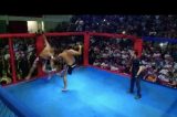 Resolvendo na porrada: Prefeito e vereador da oposição fazem luta de MMA por conta de desavenças; Veja vídeo