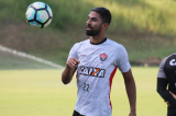 Vitória encaminha contratação do atacante Tréllez