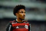 Em nova função e com ótimos números, Vitinho completa 200 jogos pelo Flamengo