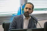 Carro do deputado Flavio Serafini, do PSOL, é atingido por tiro durante perseguição policial