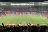 Torcida do Fortaleza faz mosaico antirracista em jogo contra argentinos do River Plate