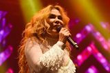 Joelma aparece com rosto desfigurado durante show e preocupa fãs; confira