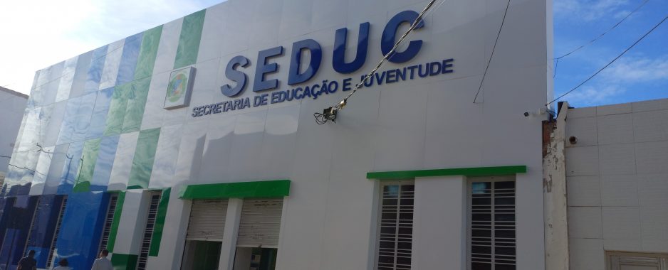 APLB Sindicato informa a pais e professores que a SEDUC decidiu deixar a cargo das unidades escolares o horário de funcionamento nesta sexta-feira (09) devido jogo da Seleção 