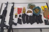 Polícia encontra dois fuzis russos dentro de carro na Bahia