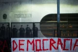 Limbo entre democracia e autoritarismo é pior modelo para economia, aponta estudo Limbo entre democracia e autoritarismo é pior modelo para economia, aponta estudo