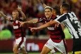 Em jogo de arbitragem polêmica, Flamengo vence o Santos no Brasileirão