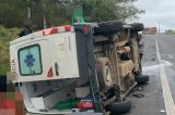 Ambulância que transportava idosa para Salvador tomba na BR-116
