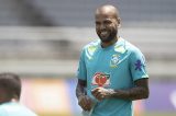 Dani Alves cutuca Mbappé: ‘Neymar e Messi são fenômenos maiores’ Dani Alves cutuca Mbappé: ‘Neymar e Messi são fenômenos maiores’