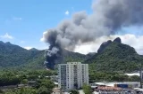 Incêndio de grandes proporções atinge o Projac e destroi cidade cenográfica (vídeo)