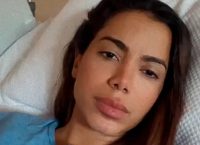 ‘Não estou mal, morrendo’, diz Anitta, que está novamente internada