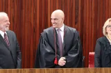 Em diplomação, Lula celebra com Alexandre de Moraes a vitória da democracia sobre extremismo golpista