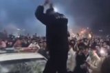 Vídeos de carro da polícia atacado por multidão na China viralizam nas redes sociais