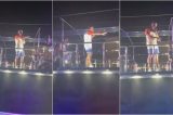 Vídeo: Cantor baiano interrompe desfile em trio elétrico e chama folião para briga