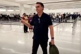 Bolsonaro é chamado de “bandido” e “golpista” ao desembarcar no Rio de Janeiro (vídeo)