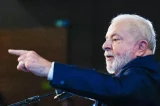 Com suspeita de pneumonia, Lula adia para domingo a viagem à China