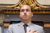 Fecha-se o cerco contra o clã Bolsonaro e aparecem as provas da rachadinha do vereador Carluxo