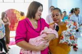 Prefeita Suzana Ramos entrega chave à bebê prefeita e abre programação da 13° Semana do Bebê