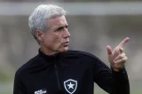 Saiba o que pode fazer o técnico do Botafogo aceitar ir para a Arábia