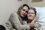 O peso sobre a ‘geração sanduíche’, que cuida ao mesmo tempo de pais idosos, filhos e netos