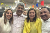 Roberto Carlos participa de evento ao lado governador que anunciou programação junina