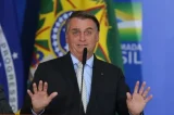 Projeto de Tarcísio pode livrar Bolsonaro de multa milionária