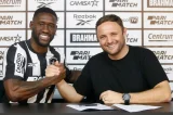 Botafogo anuncia a contratação do zagueiro angolano Bastos, ex-Lazio